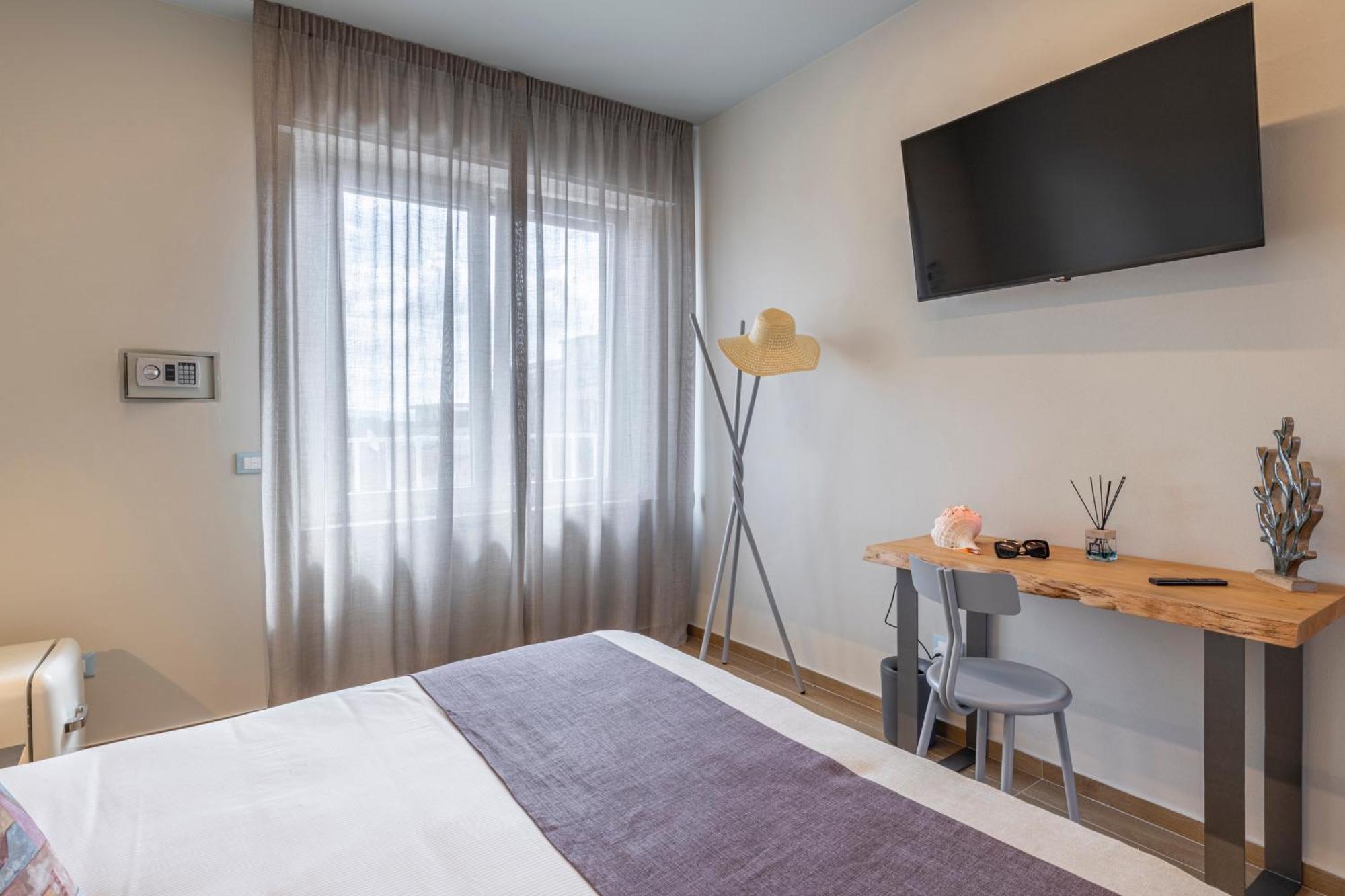 Luci Sul Mare -Boutique Rooms Follonica Exterior photo